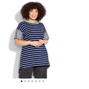 🆕️Chic Black and White Striped Top